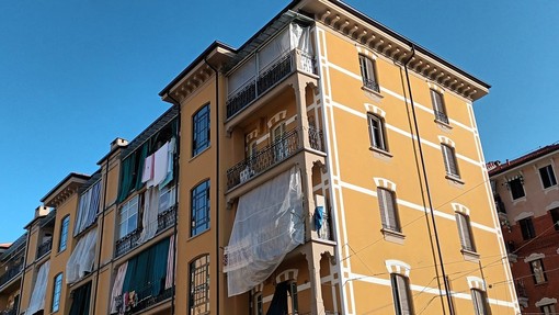 “Al freddo e senza acqua calda da 15 giorni”. Ma l’Atc smentisce: “Orari decisi dal Comune”