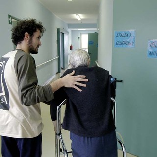 Patologie croniche: a Torino oltre la metà dei caregiver fatica ad accedere ai servizi di supporto