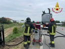 Santena, autocisterna si ribalta in un campo: lungo intervento dei vigili del fuoco per la messa in sicurezza; traffico in tilt