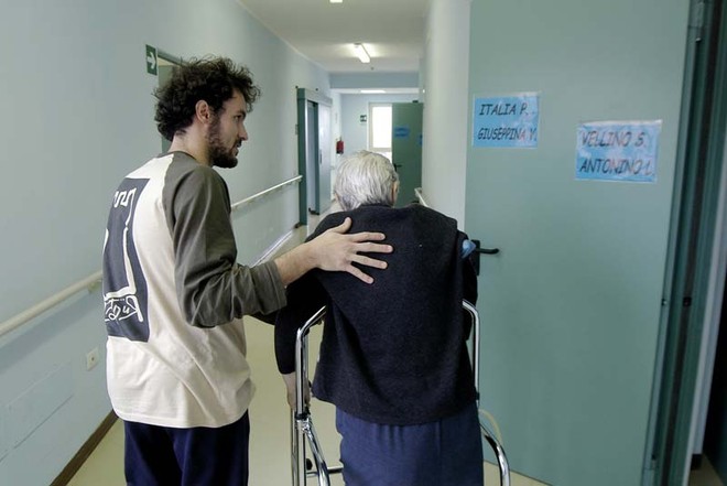 Patologie croniche: a Torino oltre la metà dei caregiver fatica ad accedere ai servizi di supporto