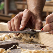 mani artigiane al lavoro