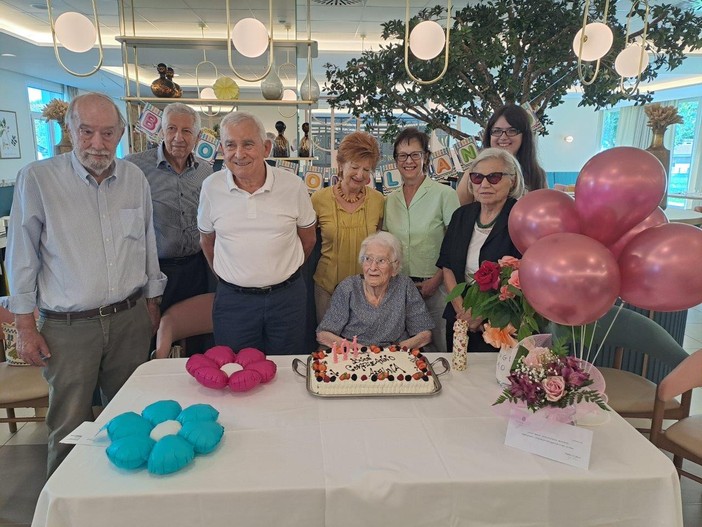 La signora Adelina spegne 101 candeline: gli auguri giunti anche dal sindaco di Torino