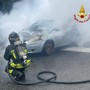 L'auto di Nichelino che ha preso fuoco