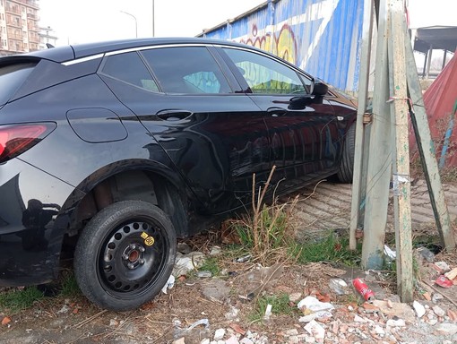 Auto si va a schiantare contro il muro dell’ex Gondrand