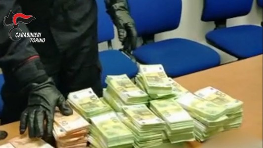Cercavano di comprare bitcoin con 700mila euro in banconote false.  Arrestata una banda di truffatori - la Repubblica