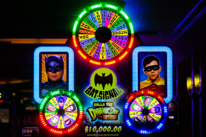 Violano i diritti del marchio Warner Bros: sequestrate oltre mille slot con il logo di Batman