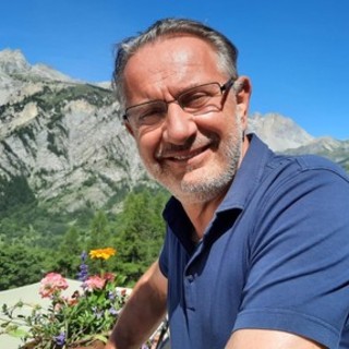 Beppe Gandolfo affronta il tema dei compiti per le vacanze per gli studenti
