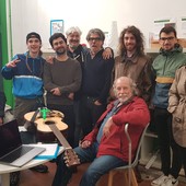 Tornare a recitare e a suonare la chitarra dopo l'ictus e con l'afasia: un'impresa made in Torino