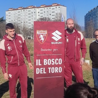 Un bosco granata nel Parco Colonnetti di fronte al futuro Centro Sportivo del Toro