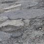 Le strade di corso Mortara si trasformano in groviere