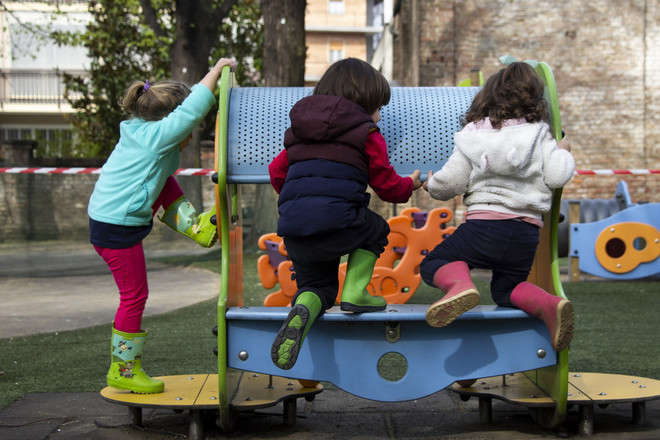 Immagine di repertorio di bambini di un asilo