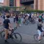 manifestazione di persone in bicicletta