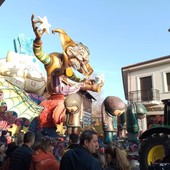 Grande successo per il Carnevale di Nichelino: in più di 20 mila ad assistere alla sfilata dei carri