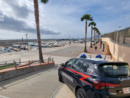 auto dei carabinieri vicino alla spiaggia