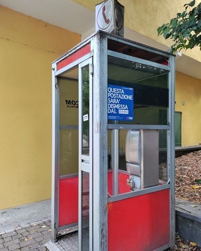 Una vecchia cabina del telefono (foto di archivio)