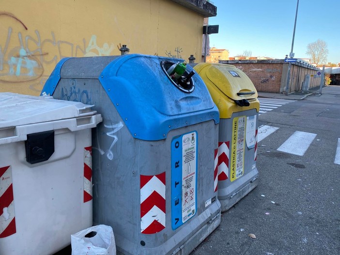 A Nichelino campane stradali di vetro e plastica via da gennaio