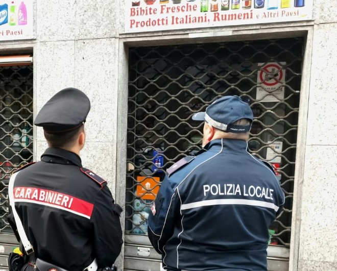 Carabinieri e Polizia locale sospendono per tre mesi la licenza a minimarket di Nichelino