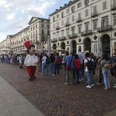 &quot;Carbonara gratis&quot; e in un attimo in piazza Vittorio si forma la coda