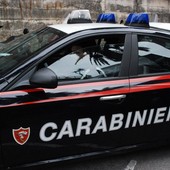 auto dei carabinieri parcheggiata