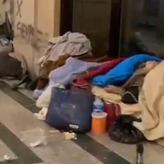 Clochard in strada, Firrao (Torino Bellissima): &quot;In via Viotti il dormitorio dimenticato&quot;