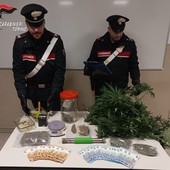 carabinieri con droga sequestrata