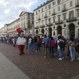 &quot;Carbonara gratis&quot; e in un attimo in piazza Vittorio si forma la coda