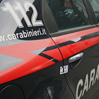 Collegno, spacciano crack e ingoiano le dosi all'arrivo dei Carabinieri: arrestati due uomini nel quartiere Terracotta