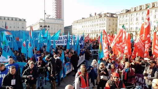 Sciopero contro Governo e legge di Bilancio: Landini incontra gli operai Lear e TE Connectivity [FOTO]