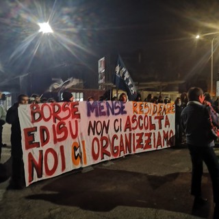 &quot;Edisu a Torino sfratta gli studenti&quot;. Partito il corteo degli studenti contro le Universiadi