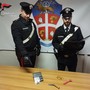 carabinieri con materiale sequestrato