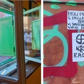 Attacco nazista e fascista allo spazio culturale di Barriera: vetro rotto e svastica