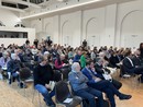 Sala riunioni con persone sedute