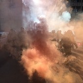 polizia e corteo anarchici