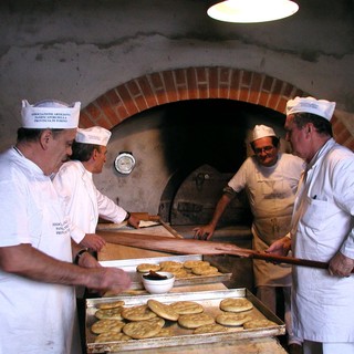 A Piobesi Torinese arriva la Sagra del Pane con il dolce Caritôn