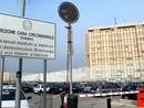 carcere di Torino con cartello