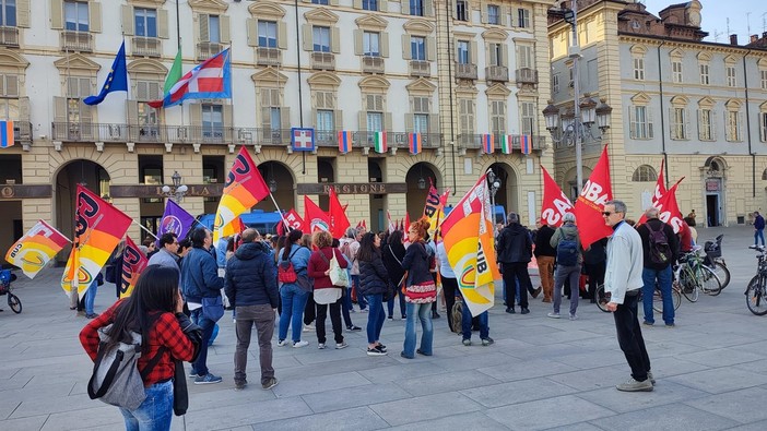 Torino, sindacati in piazza contro l'autonomia differenziata: “Pericolo per l'unità della Repubblica”