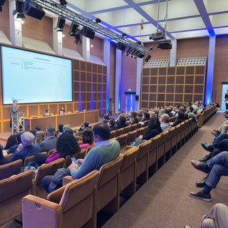 convegno con persone in platea