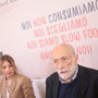 Petrini chiude Terra Madre con dedica ai delegati uccisi di Israele e Palestina: &quot;La guerra colpisce i contadini&quot;