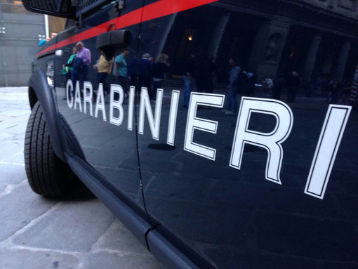 Utilizzavano capannone come deposito di auto rubate, arrestati due rom