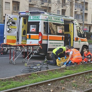 Ragazzo in bici investito in corso Agnelli: traffico in tilt per mezz'ora