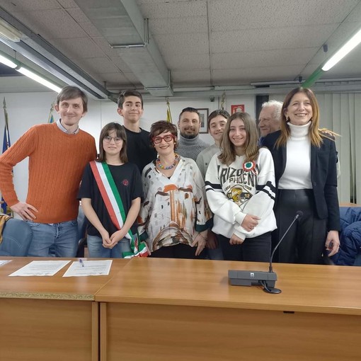 ragazzi con assessore Salerno