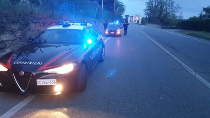 Carabinieri all'inseguimento nelle ore notturne