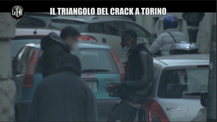 Il &quot;triangolo del crack&quot; a Torino documentato dalle Iene