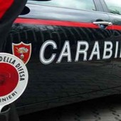 tenta di rapinare un ragazzo con un coltello: arrestato dai carabinieri un 24enne