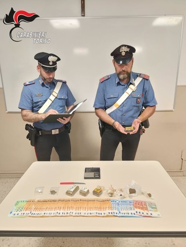 carabinieir con droga sequestrata