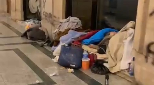 Clochard in strada, Firrao (Torino Bellissima): &quot;In via Viotti il dormitorio dimenticato&quot;