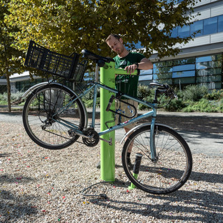 Domani al Campus Einaudi inaugura la colonnina di riparazione per biciclette