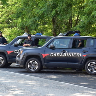 Non si ferma all’alt dei Carabinieri e fugge in auto sulle strade della Valle Elvo: arrestato un 26enne del Canavese