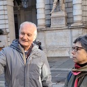 Referendum Gtt, i Radicali regalano al sindaco una clessidra: &quot;Il tempo è scaduto&quot;