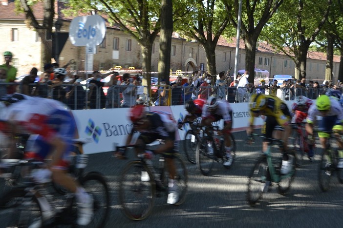 Mercoledì torna il grande ciclismo con la Milano-Torino: come cambia la viabilità